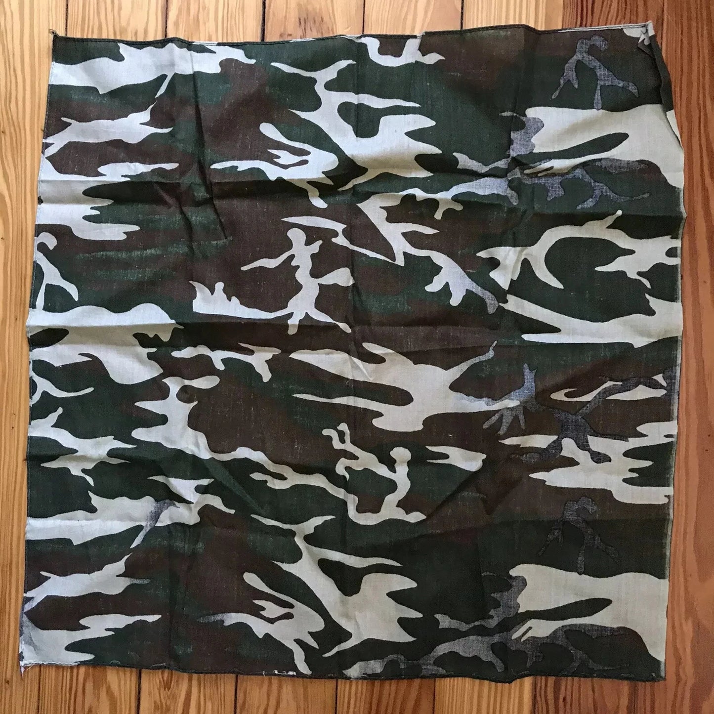 Lakatiņš - Woodland Camo